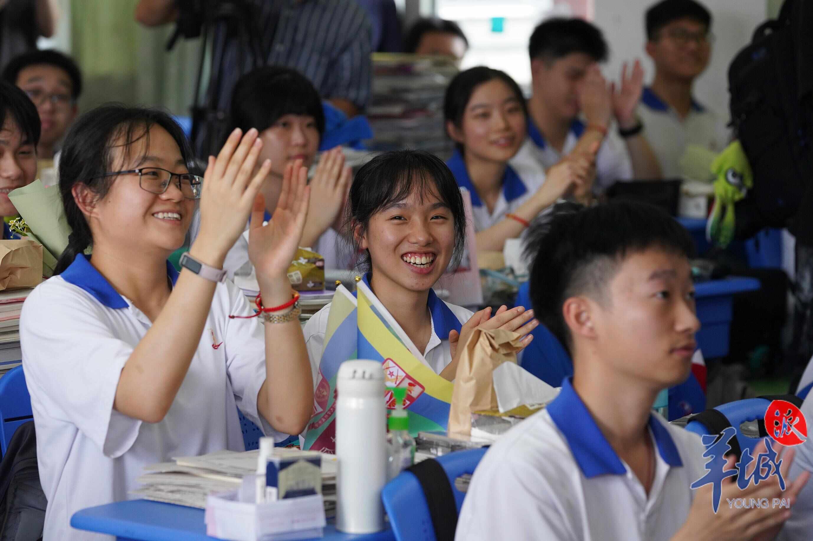 课堂上充满了欢乐和感恩 课堂上充满了欢乐和感恩