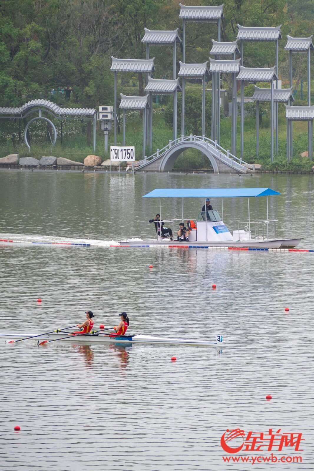 邱秀萍/邹佳琪在比赛中