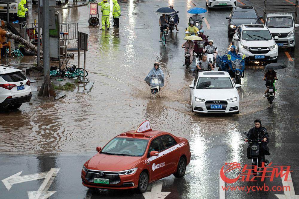 2023年9月15日，暴雨致广州番禺道路水浸。羊城晚报记者 钟振彬 摄
