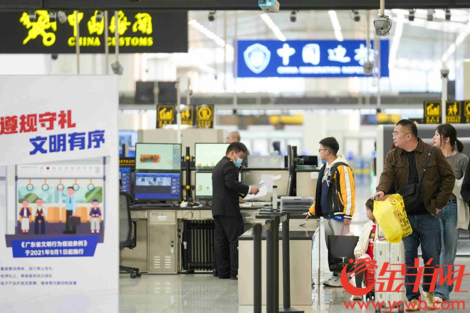 1709285736213073.jpg 横琴封关首日,横琴口岸平稳有序 羊城晚报(13825210)-20240301164016.jpg