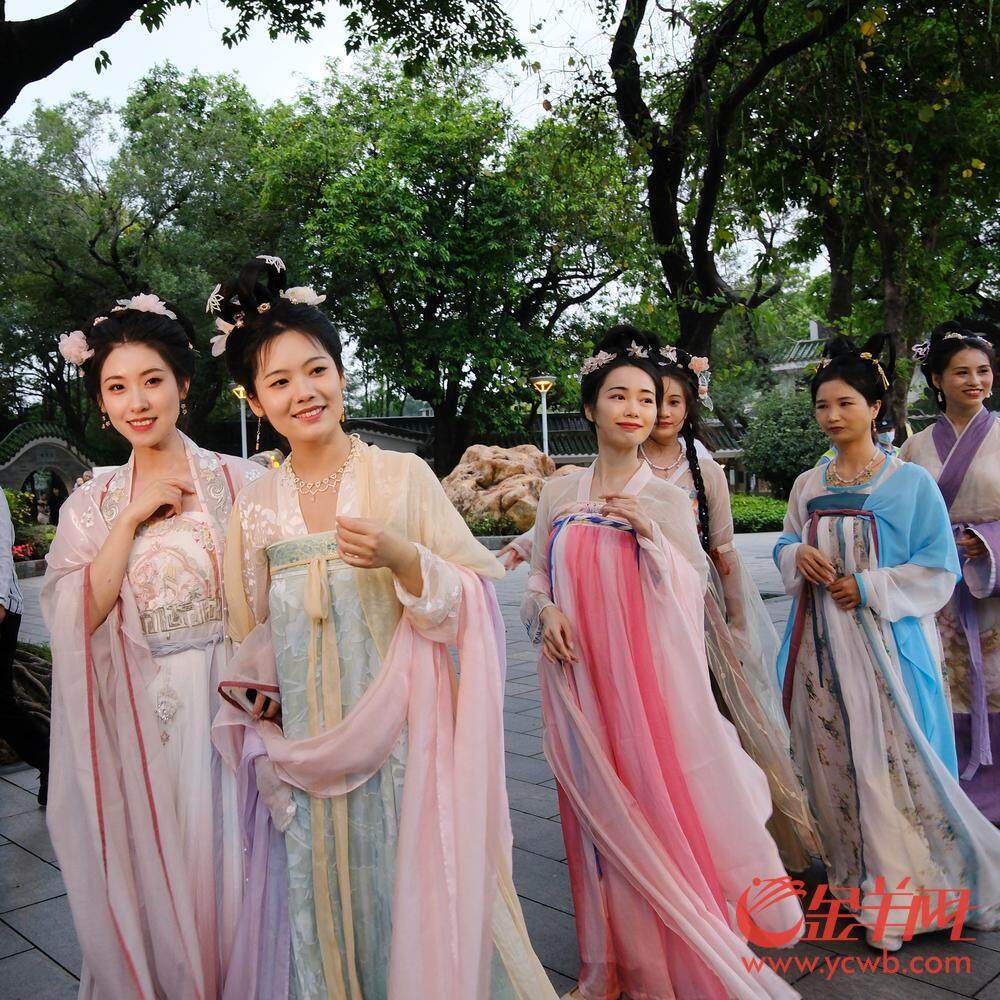 往年汉服巡游展演