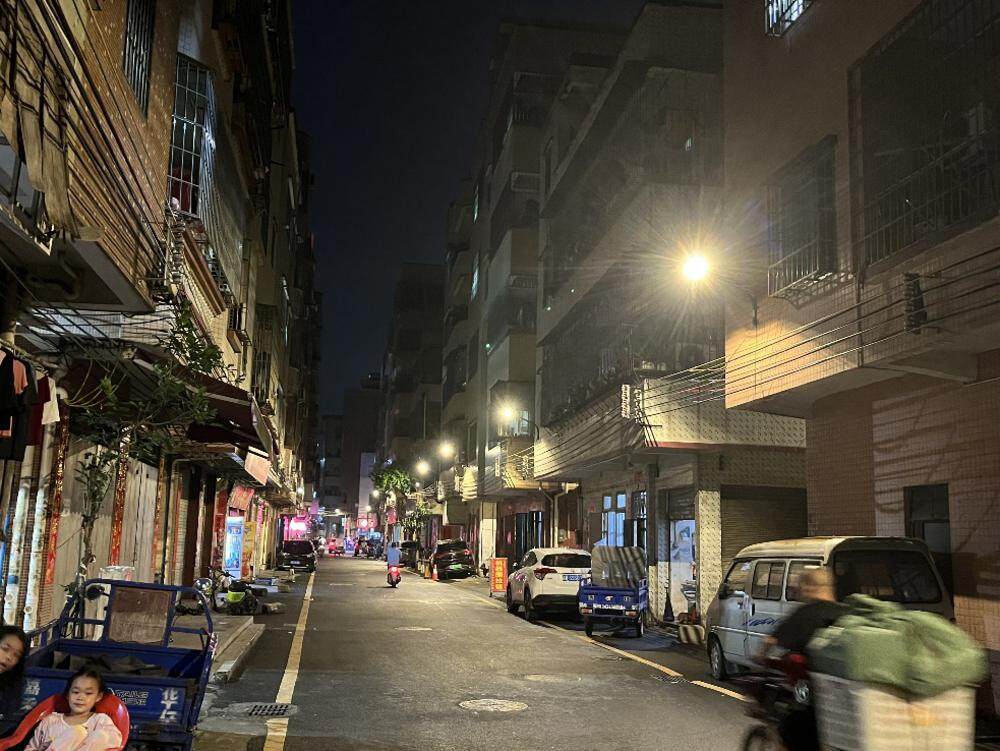 路灯照亮均禾街石马村